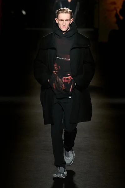 Look 26